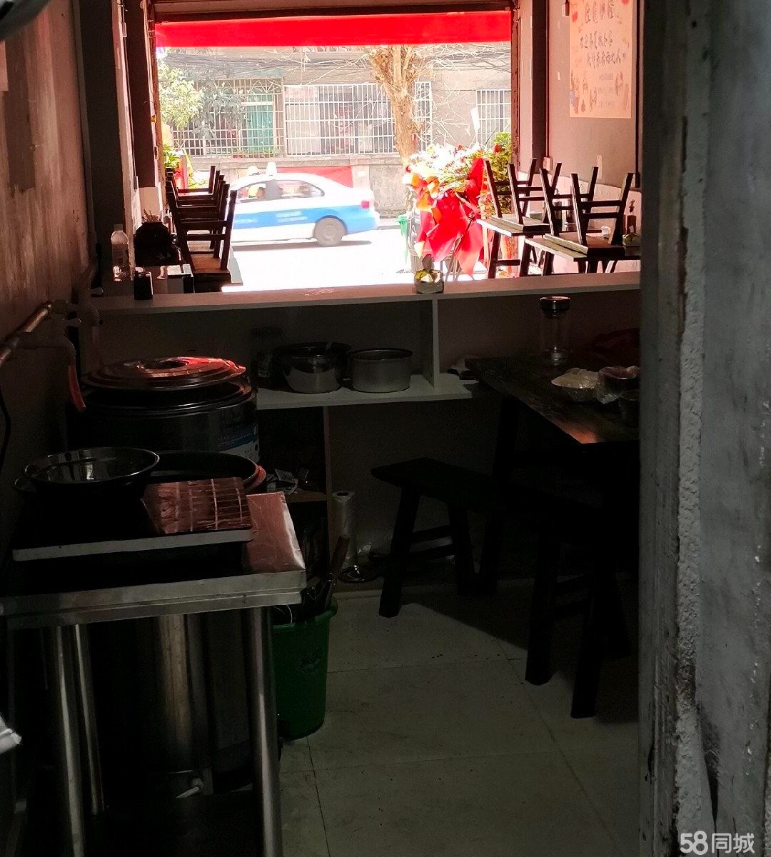 (转让)邻街门店，旁边就是小区门口