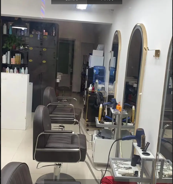 转让) 40个平方，装修好的。拎包就可以开店。九成新。