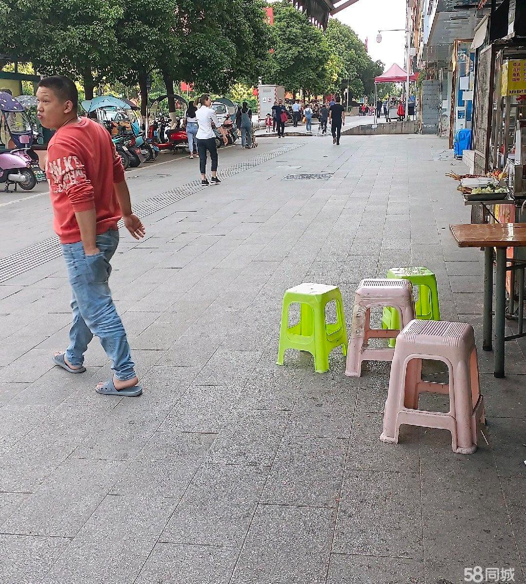 (转让)急转店铺、店铺营业中，有意向的小伙伴随时可以联系我看铺。