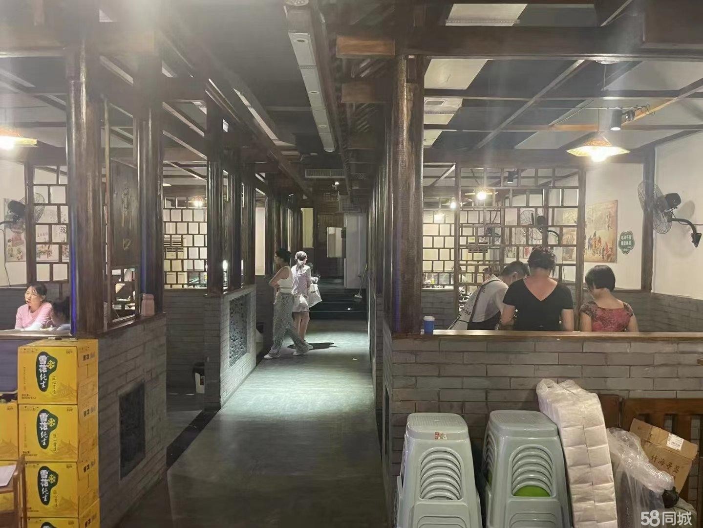 (转让)地处网红街人流量大旁边两个酒吧还剩3个月房租