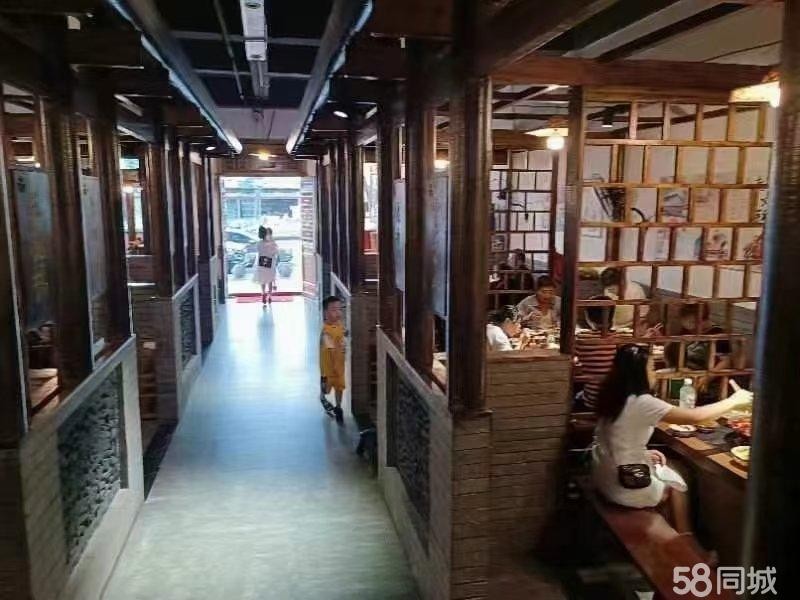 (转让)地处网红街人流量大旁边两个酒吧还剩3个月房租
