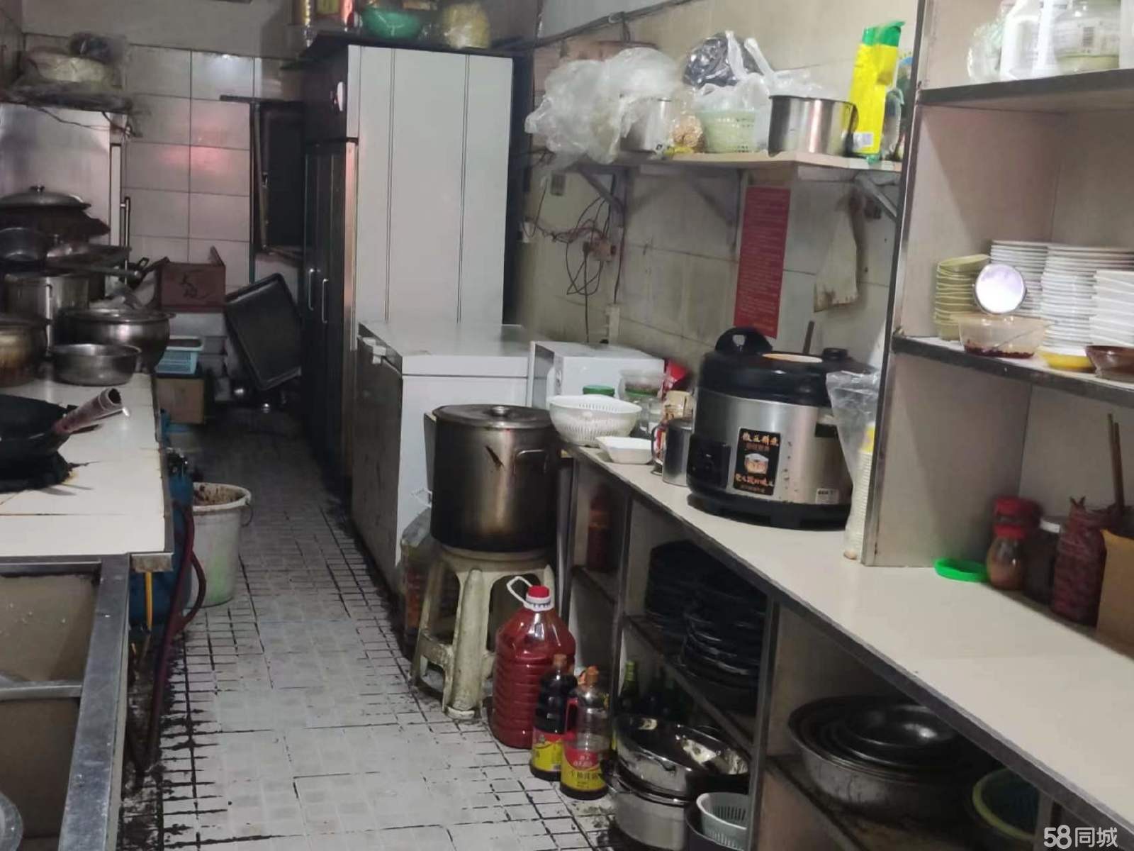 (转让)临街公司门面，人流量大，110平米，适合任何行业