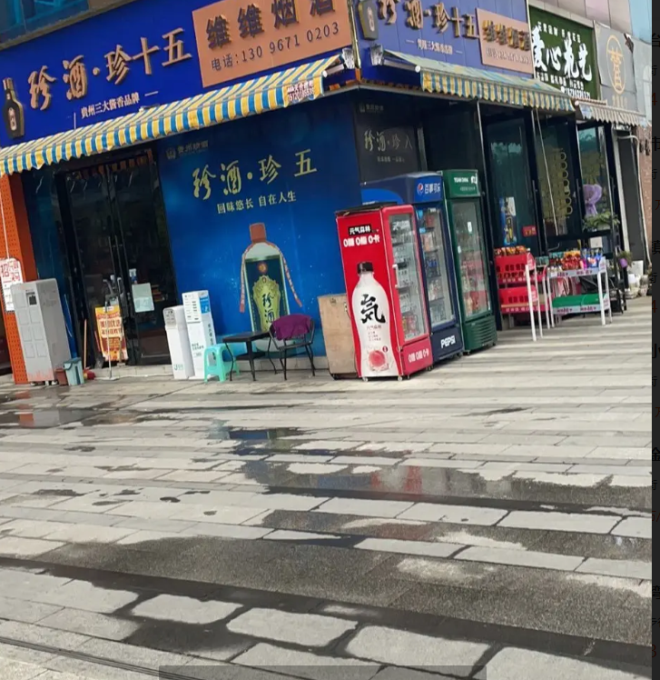 (转让)位置很好人流很大转角双门头