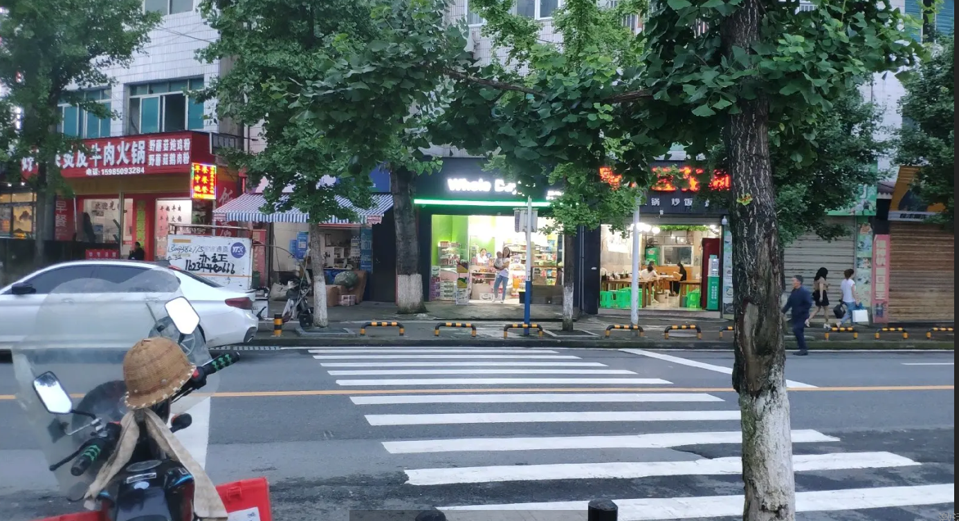 (转让)茅台医院门诊出口正对斑马线位置