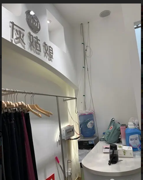 (转让)门店转让，门店内精装修,上货即可做，空调是中央空调。