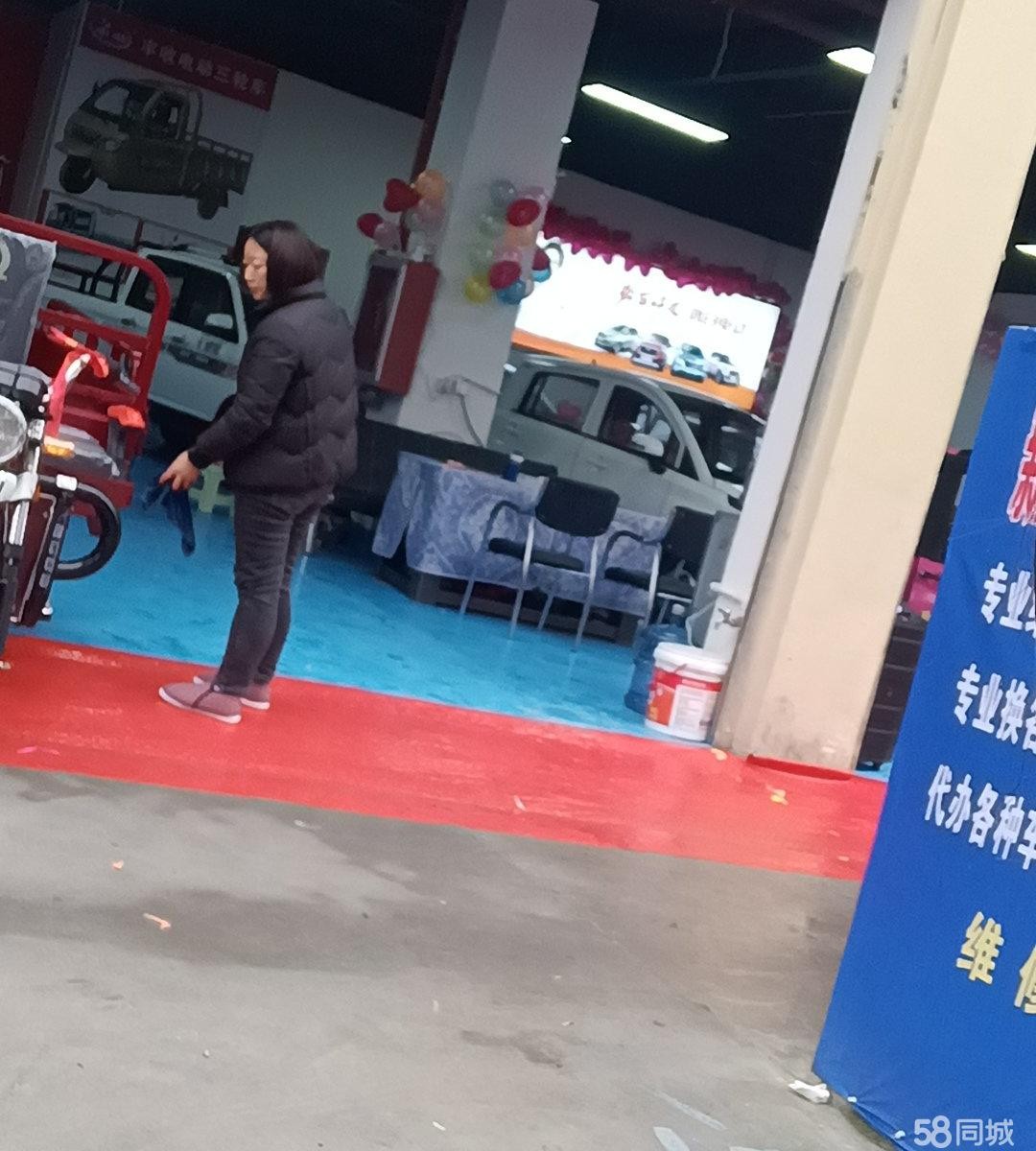 (转让)临街旺铺两间，框架式，周围成熟批发商圈，地理交通。