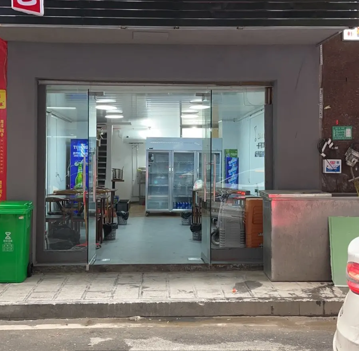 (转让)双层店面转让房租剩五月