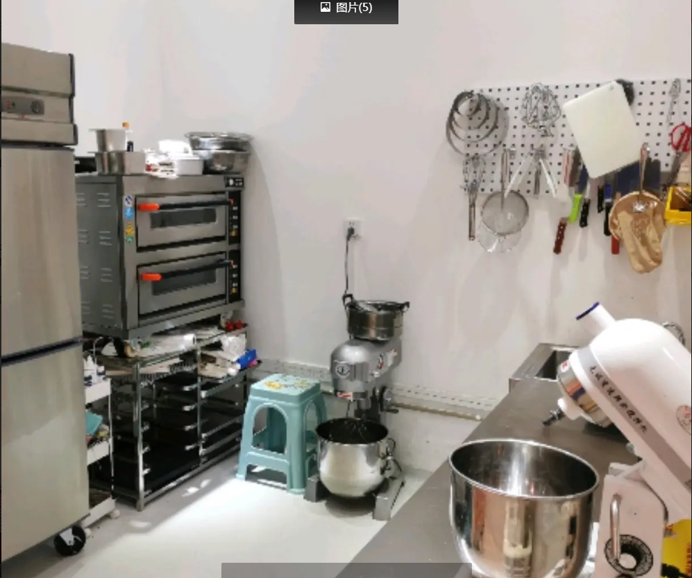(转让)因店铺变位置,中,现转让,后加两个20平方的储藏间