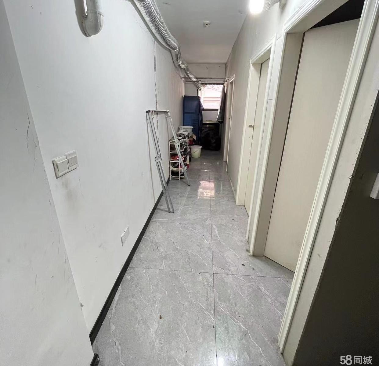 (转让)店铺二楼一样大设备齐全三个房间人