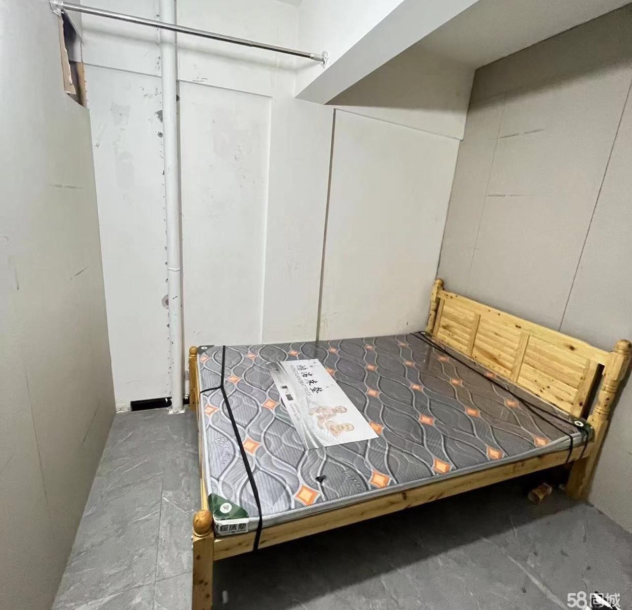 (转让)店铺二楼一样大设备齐全三个房间人
