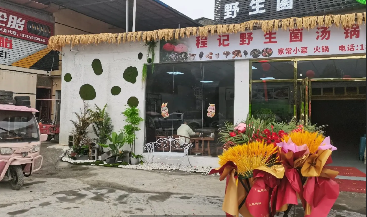 (转让)位于坛厂高速路口附近，可停50个车，免费,房租5万-年
