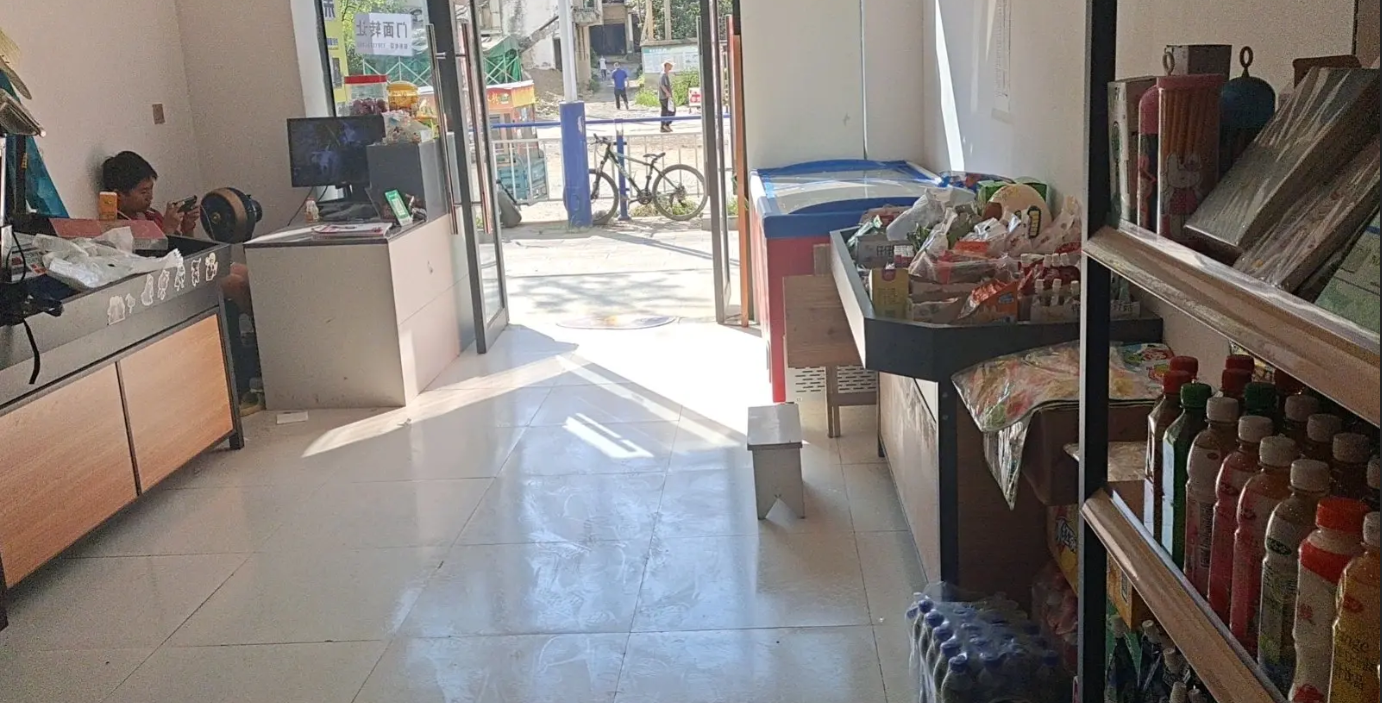 (转让)装修有阁楼两个房间卫生巾厨房