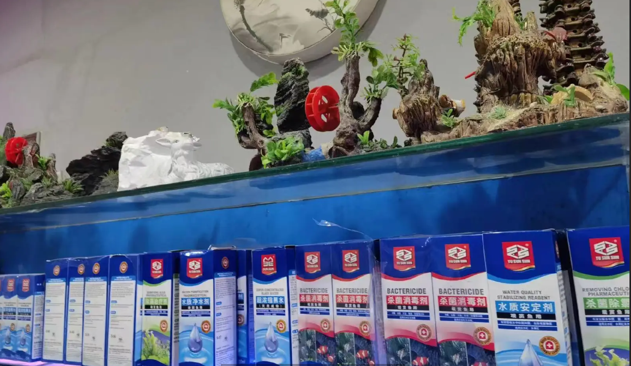 (转让)店铺双门面，视野宽，门口可停放两个车，上 下货方便。