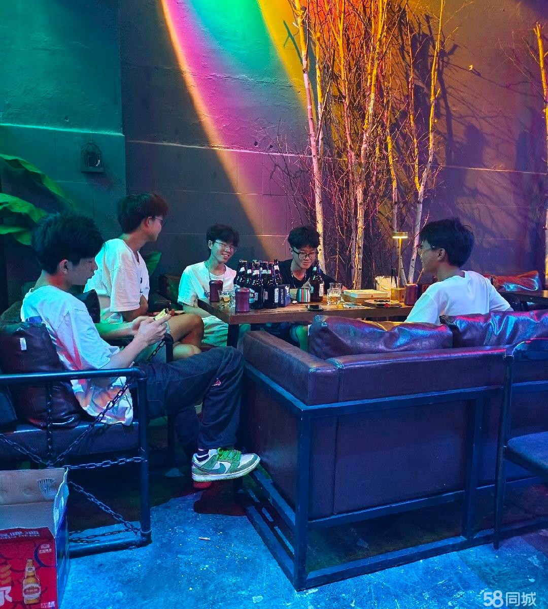 (转让)宁波路老江菜馆对面营业中清吧整体转让