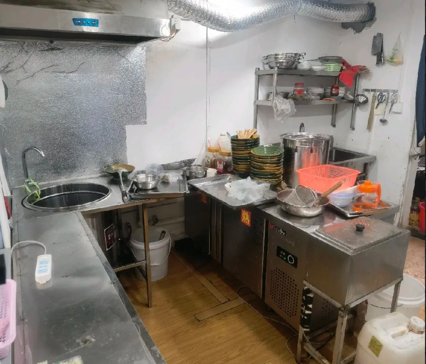 (转让)转让一家粉店，设备全新齐全，可以全转和空铺转让