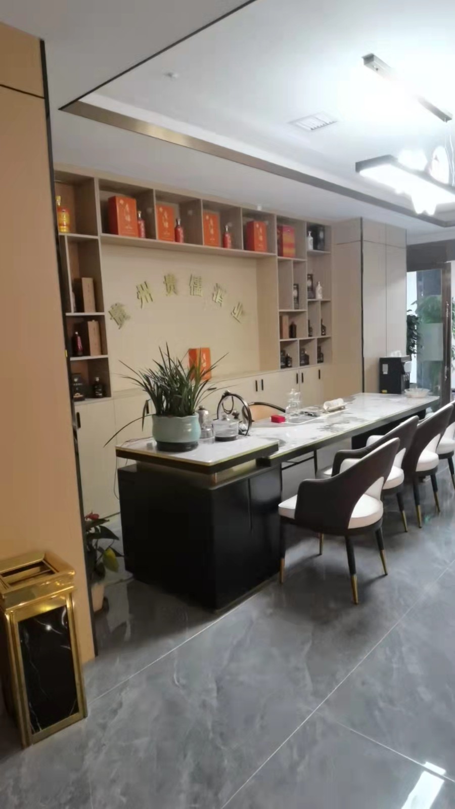 茅台医院旁边大型酒店经营中转让 