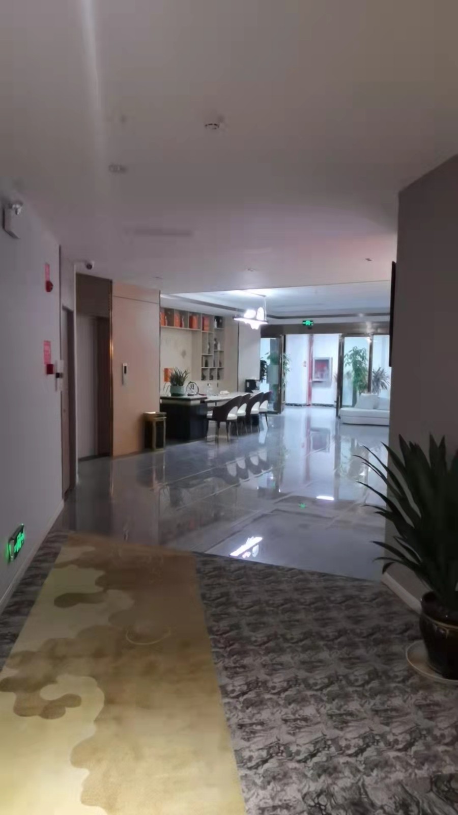 茅台医院旁边大型酒店经营中转让 