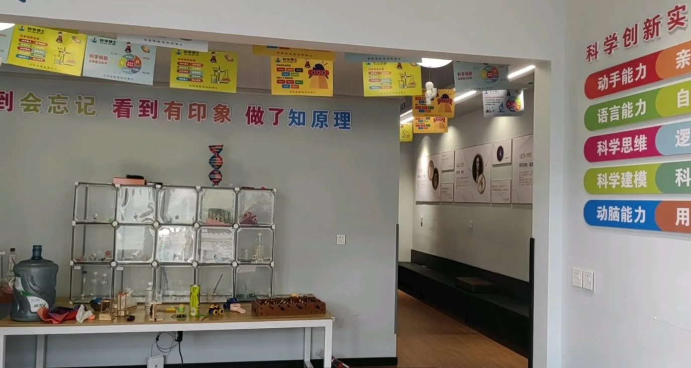(转让)全新装修，停车方便，人流量大，上下两层，适合各行生意。