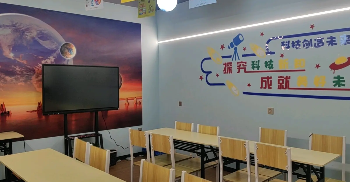 (转让)全新装修，停车方便，人流量大，上下两层，适合各行生意。