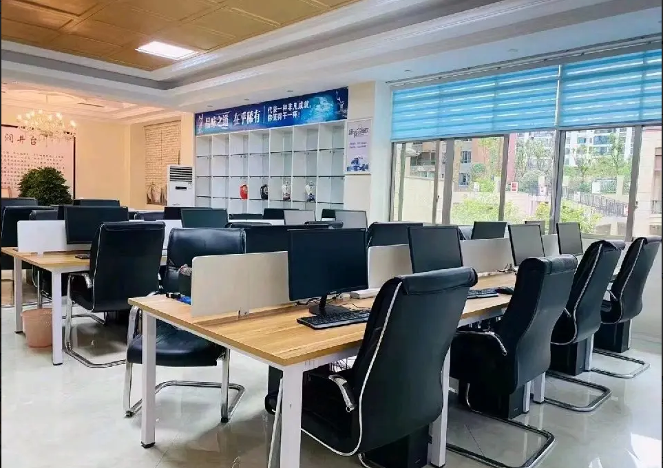 (转让)临街，广告牌非常大，采光好，框架房!