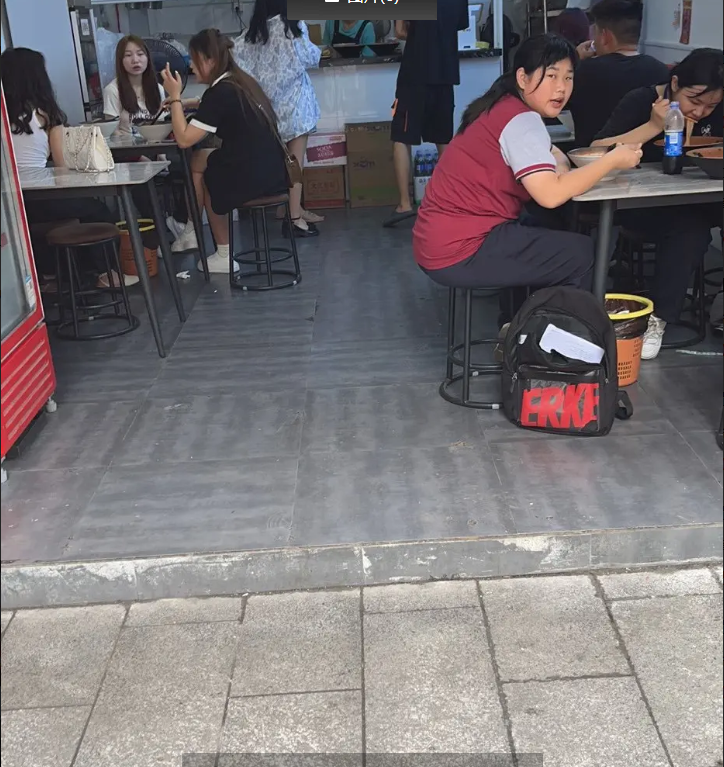 (转让)螺蛳粉门店转让，生意稳定接手可做。