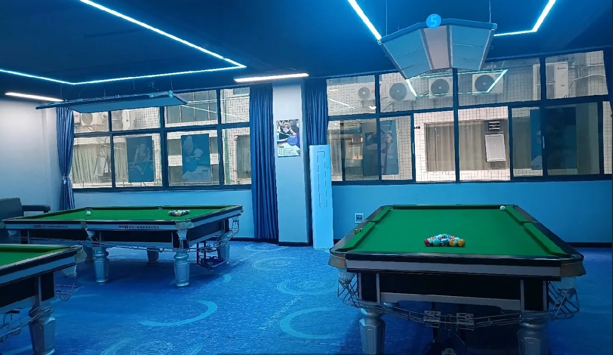 (转让)本台球室转让，5张球桌，1间棋牌包房,因为太忙没人看管，