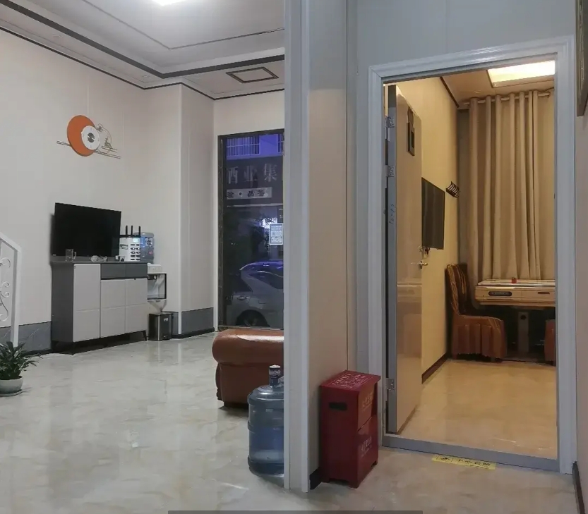 (转让)去年全新装修，环境可以。临街门面。