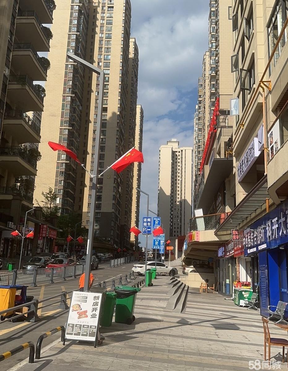 (转让)位于国酒城六期太古荟小区门口,临街商铺