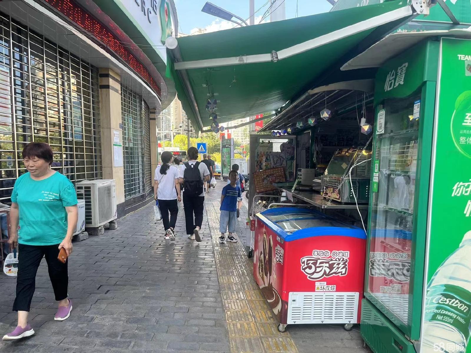 (转让)店铺位于西安路红绿灯十字路口人流量大可经营副食烟酒文具小吃等