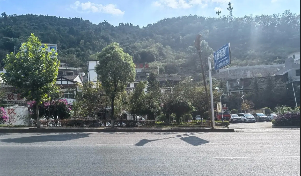 (转让)办公场地搬迁,独栋带院坝场地转让，适合做基酒