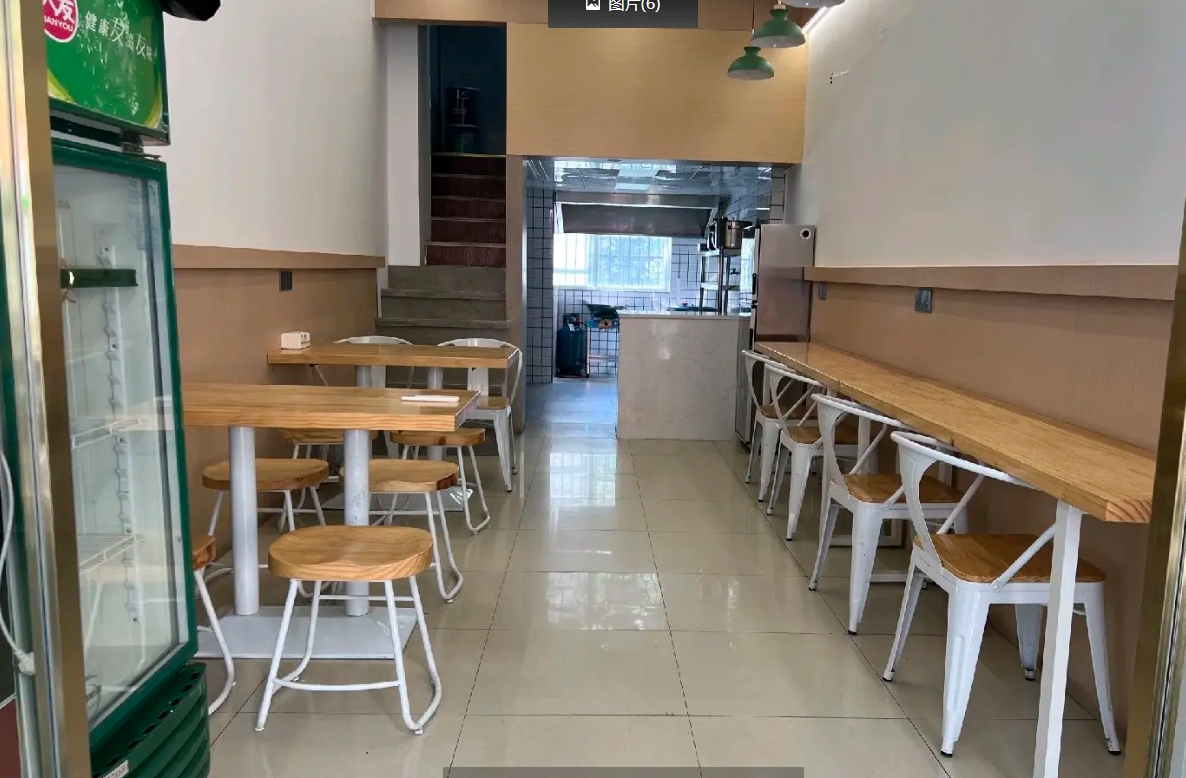 (转让)临街门面周边都是吃的，可做餐饮，有阁楼,设备全新可直接经营