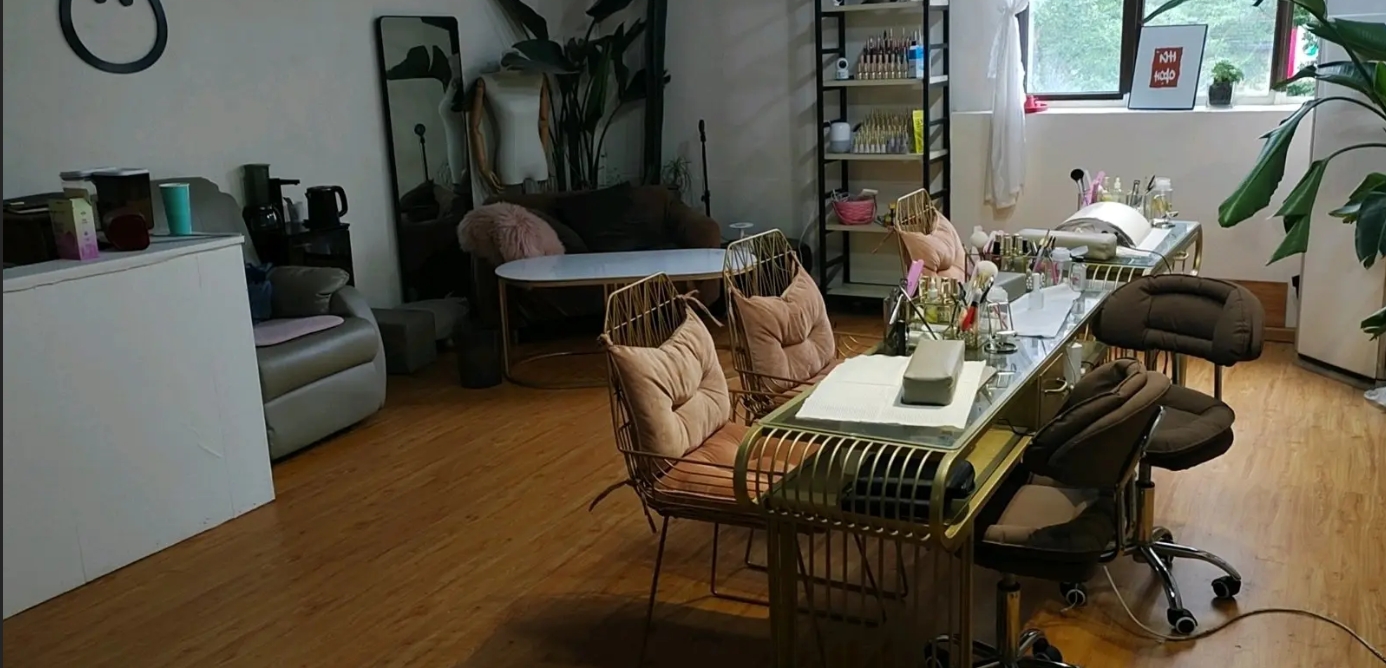 (转让)房屋分上中下三层，共180平方，