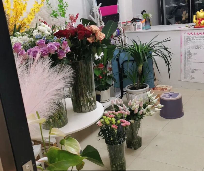 (转让)花店转让，临街门面，附近医学院，八小，电器城，世茂城
