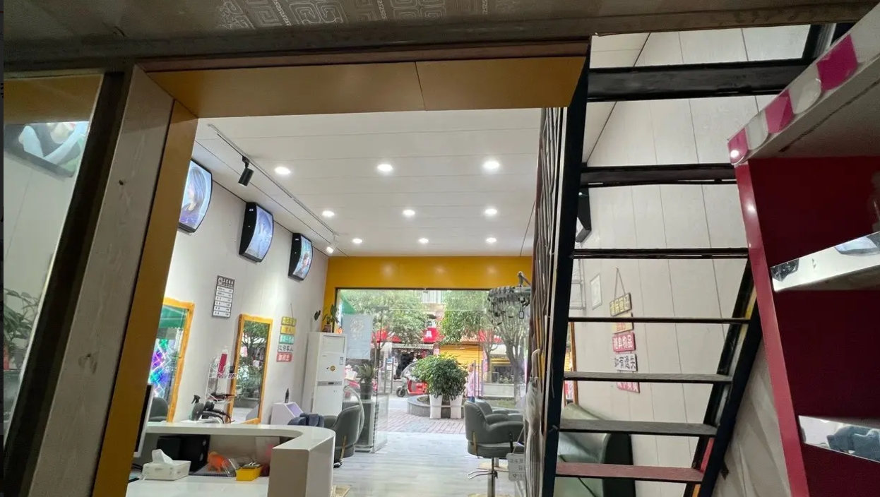 (转让)四临小区,学校门口,临街商铺