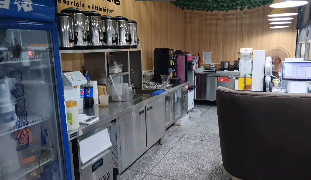 (转让)万人大学奶茶甜品店转让，无房租压力。