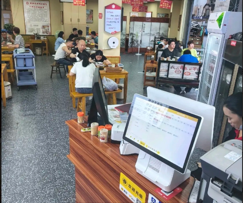(转让)因出国深造，汇川区御景华庭临街旺铺转让