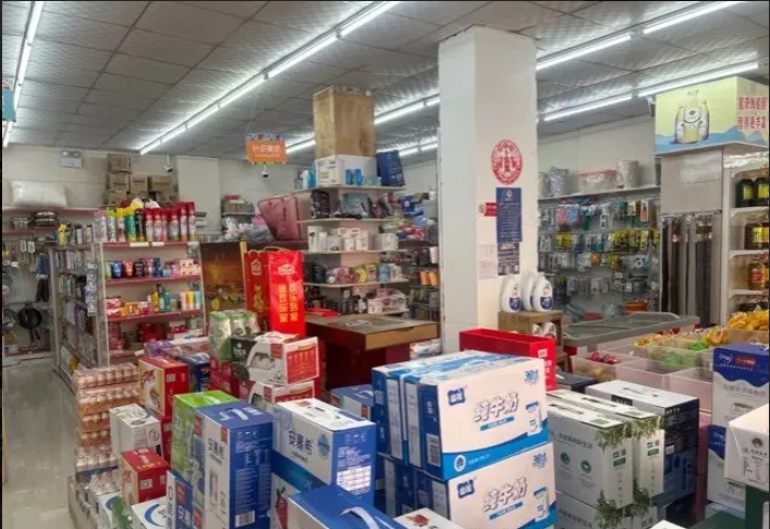 (转让)小区中央位置，设备设施齐全。