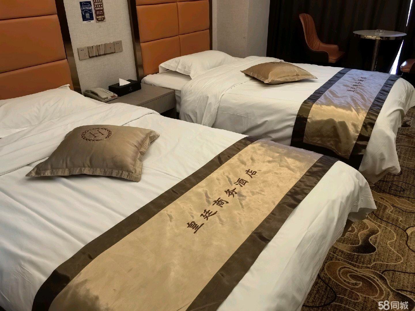 (转让)下高速家酒店，位置一绝，有停车场，房间每间都有窗户