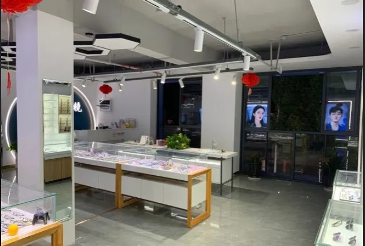 (转让)临街旺铺转让,价格面议,独立楼梯