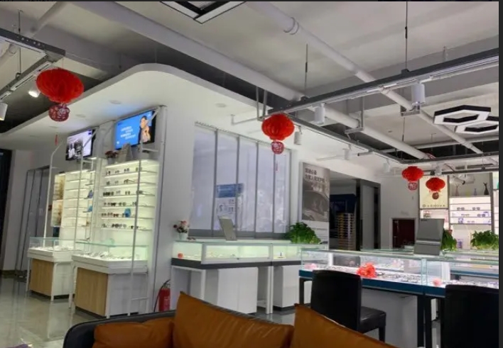 (转让)临街旺铺转让,价格面议,独立楼梯
