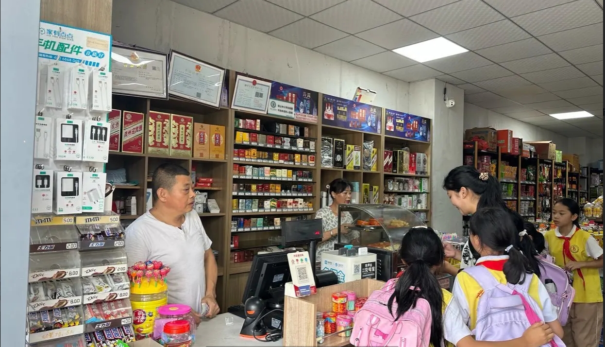 (转让)为明生活超市本人因身体原因，需转让此店铺，货物全转