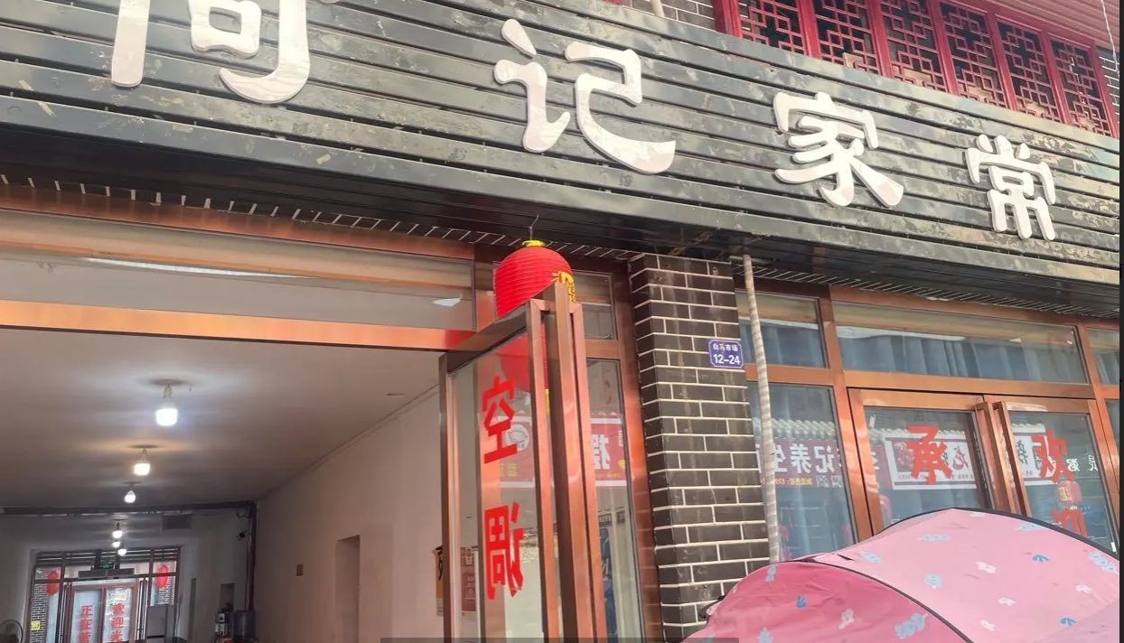 (转让)美食一条街内，双门头、经营中门面转让