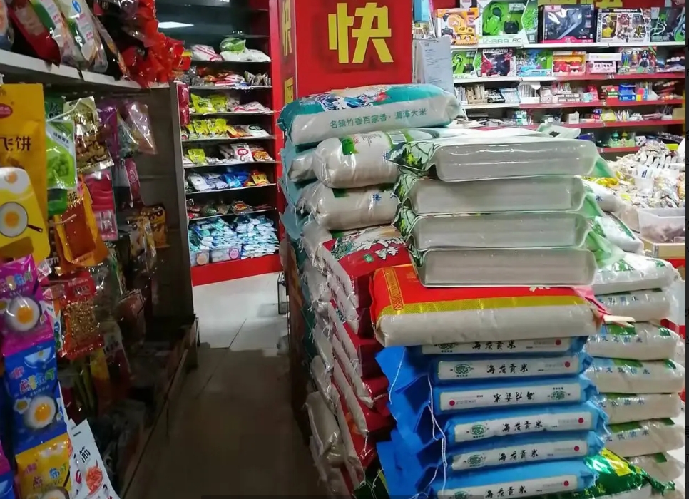 (转让)临街铺面。过往人流密集