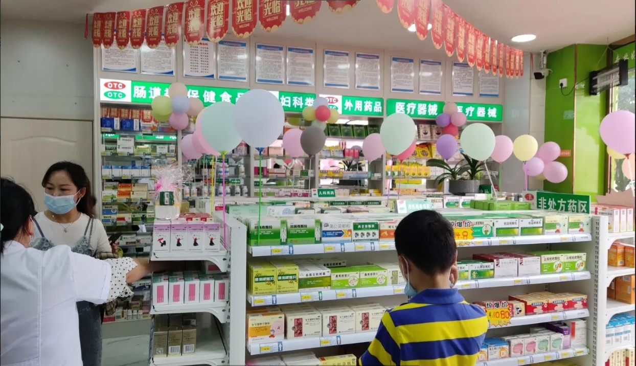 (转让)药房转让。学校。保健院。公交站牌。菜市。
