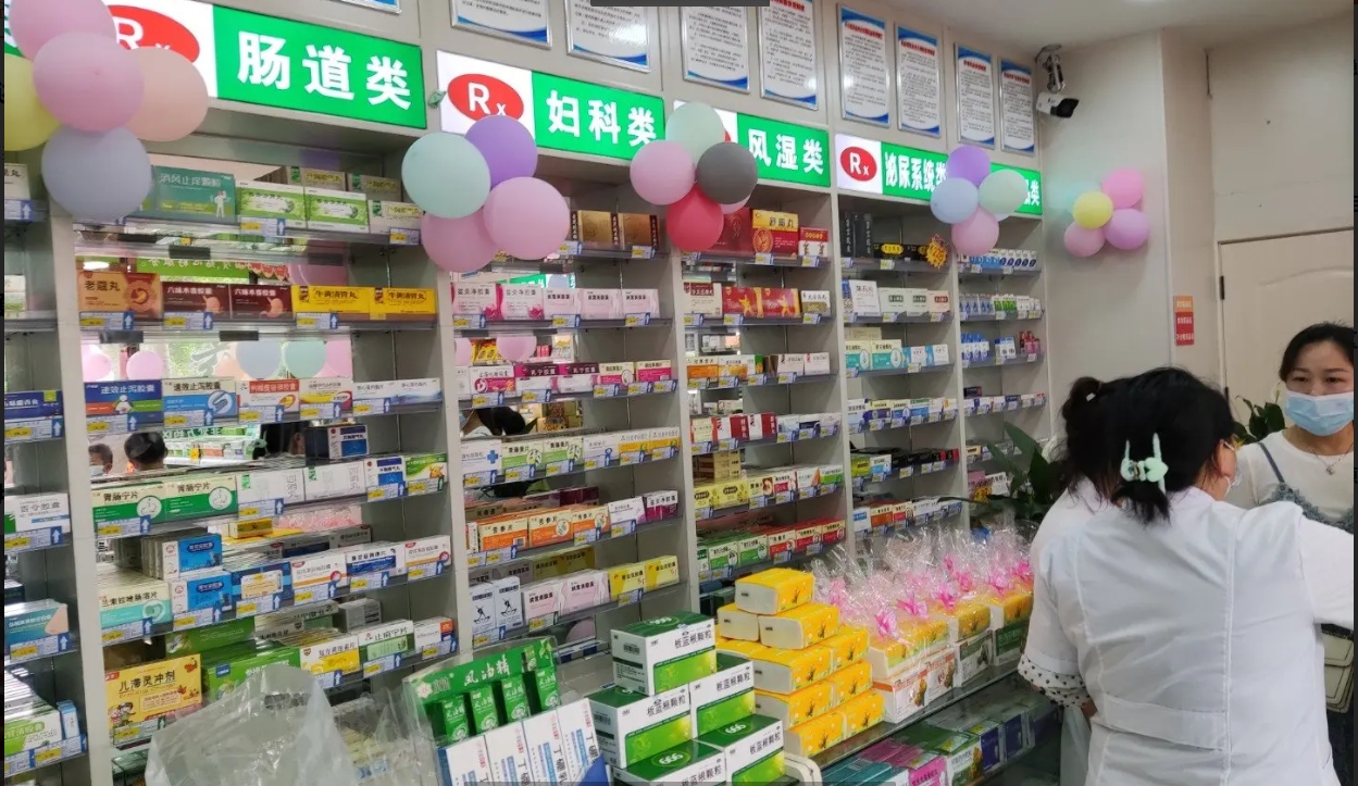 (转让)药房转让。学校。保健院。公交站牌。菜市。