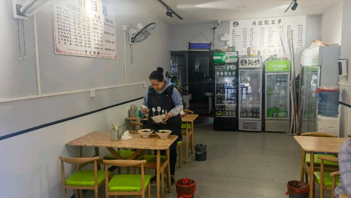 (转让)白杨小区中段，位置好， 晚上宵夜人挺多，转让费面议