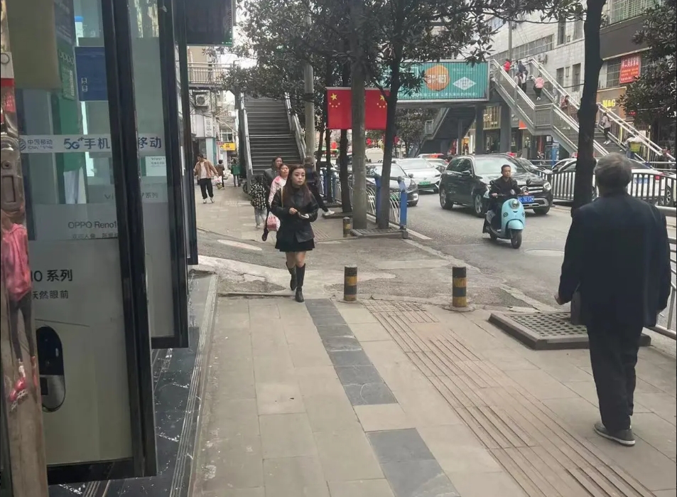 (转让)换门市将繁华地段火狐狸天桥上行门市转让