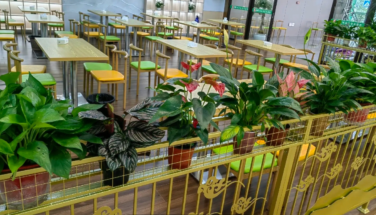 (转让)商业银行中心，紧邻方圆荟