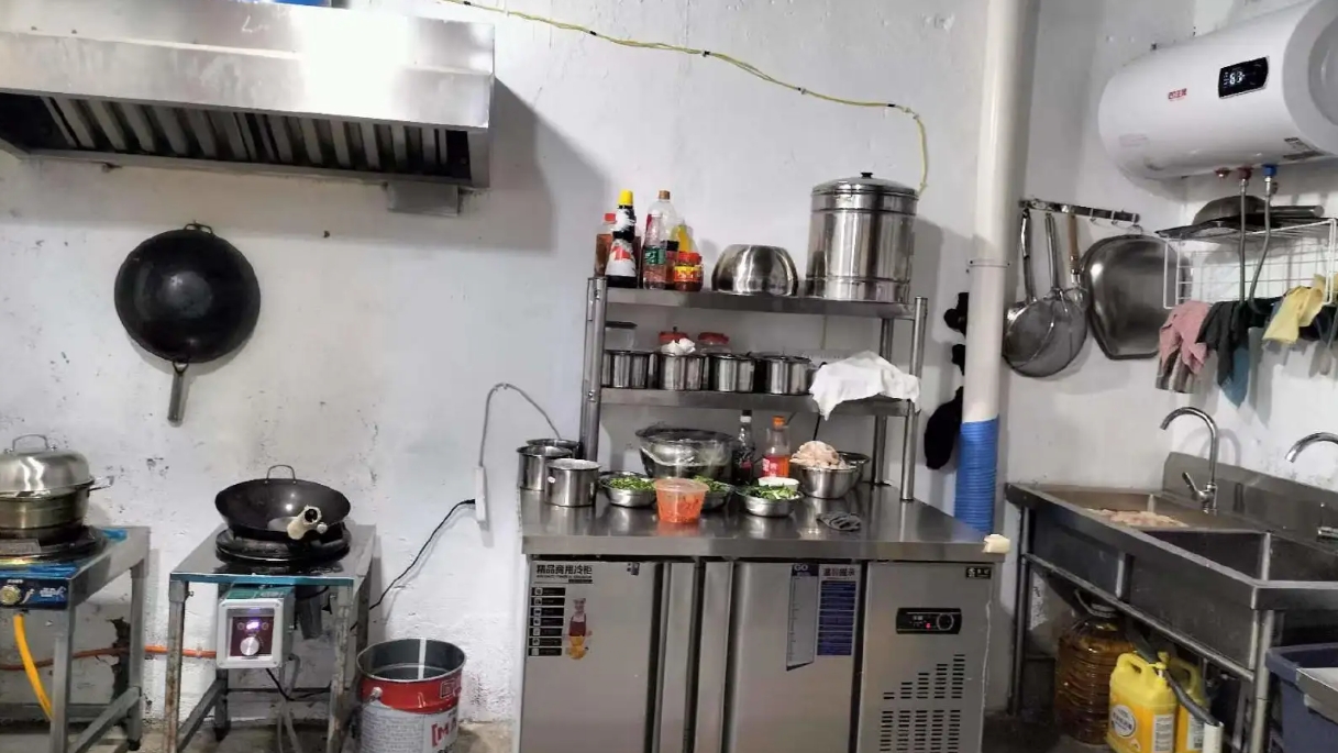 转让)店铺临街门面，位置好，精装修