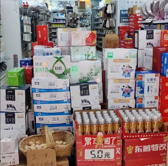 (转让)商业街中心位置，人流量大。